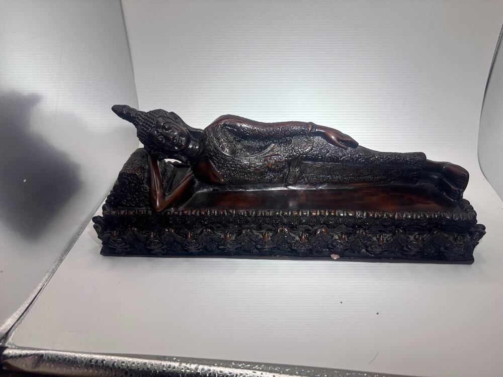 A leisurely reclining Buddha statue
